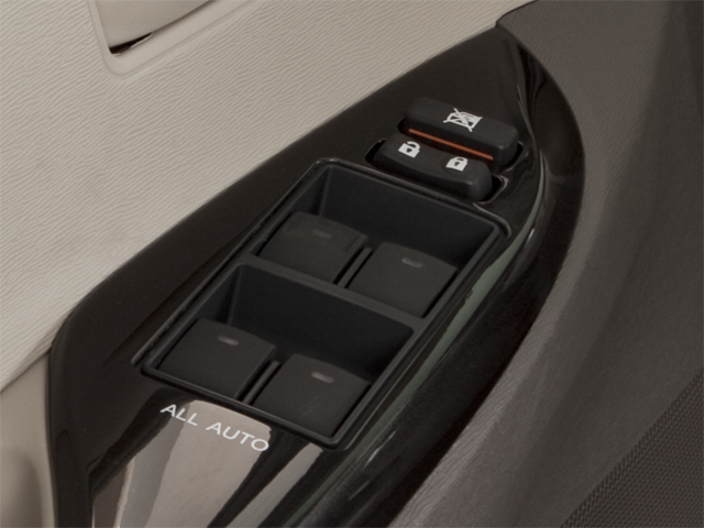 2013 Toyota Sienna SE 8 Passenger