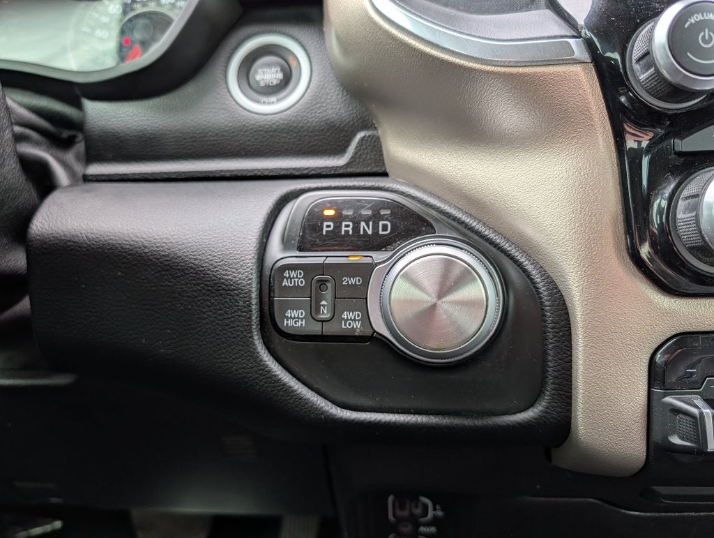 2019 RAM 1500 Laie Crew Cab 4x4 5'7' Box