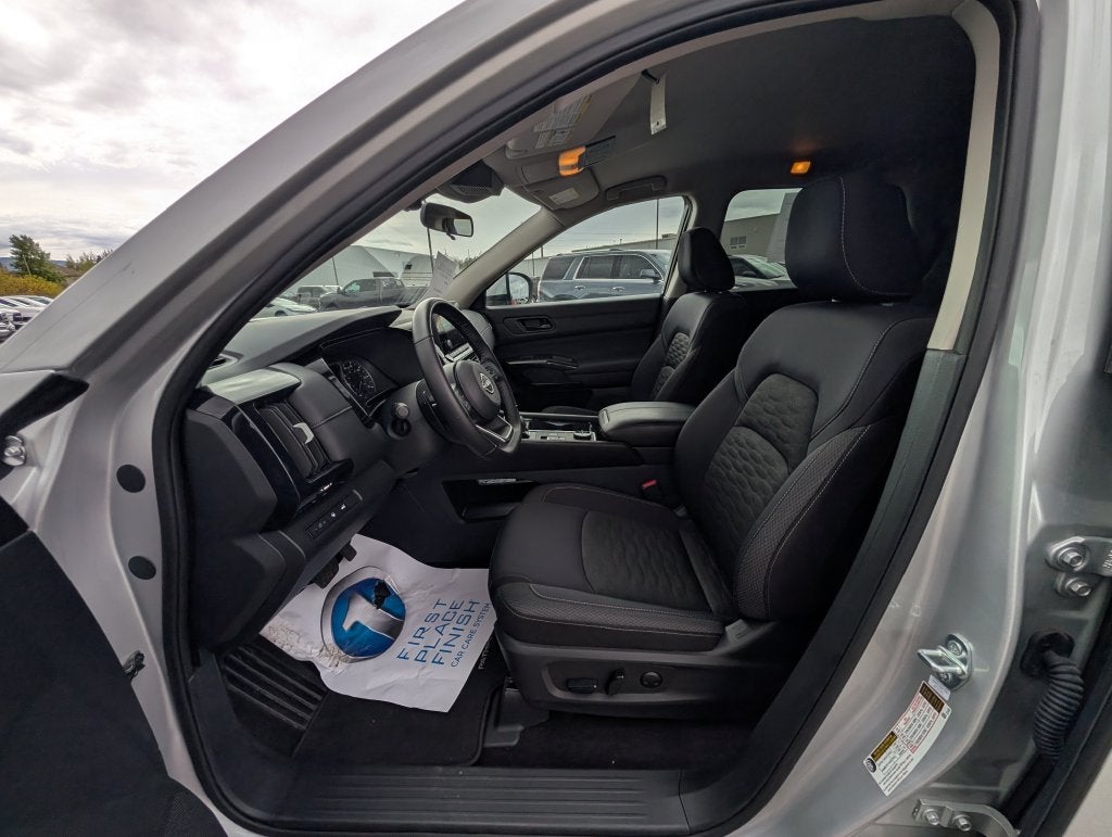 2025 Nissan Pathfinder SV 4WD