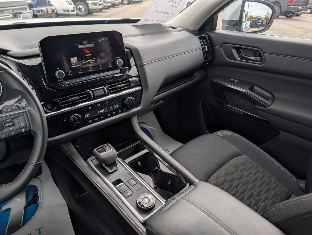 2025 Nissan Pathfinder SV 4WD
