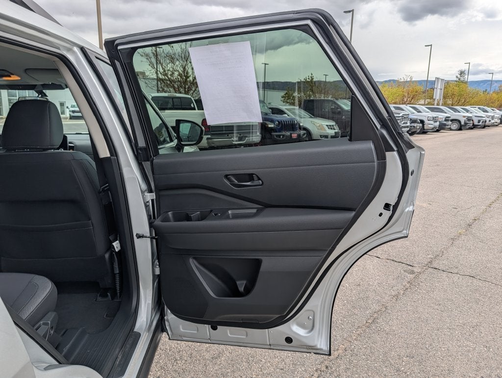 2025 Nissan Pathfinder SV 4WD