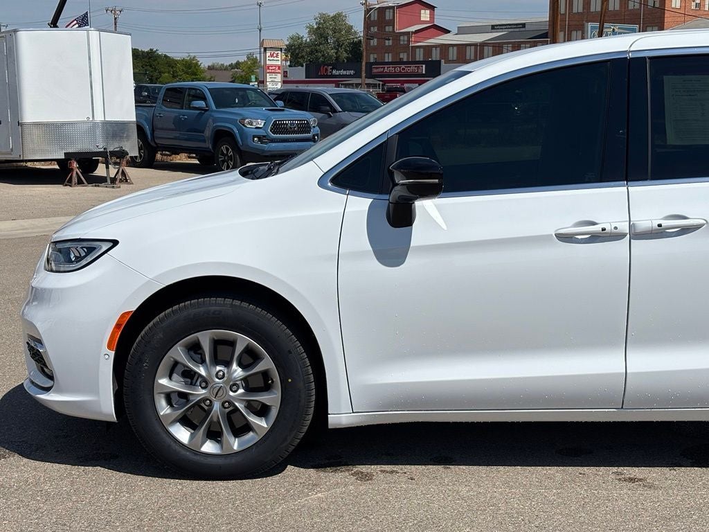2024 Chrysler Pacifica Touring L - Photo 12