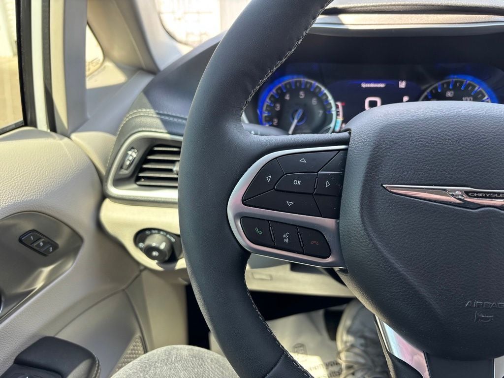 2024 Chrysler Pacifica Touring L - Photo 19