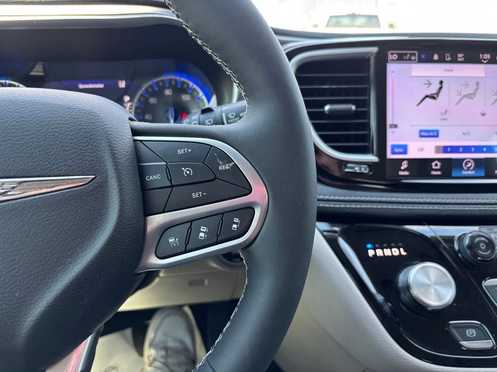 2024 Chrysler Pacifica Touring L - Photo 20