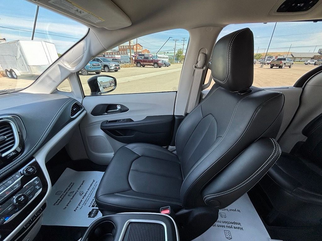 2024 Chrysler Pacifica Touring L - Photo 22