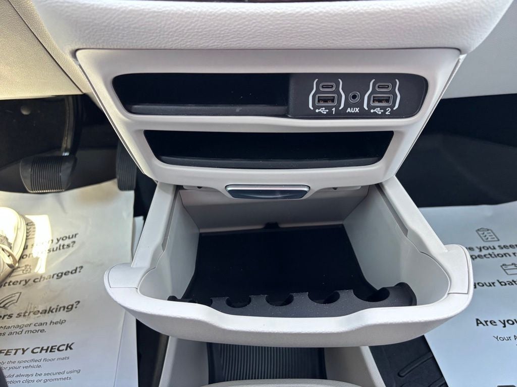 2024 Chrysler Pacifica Touring L - Photo 26