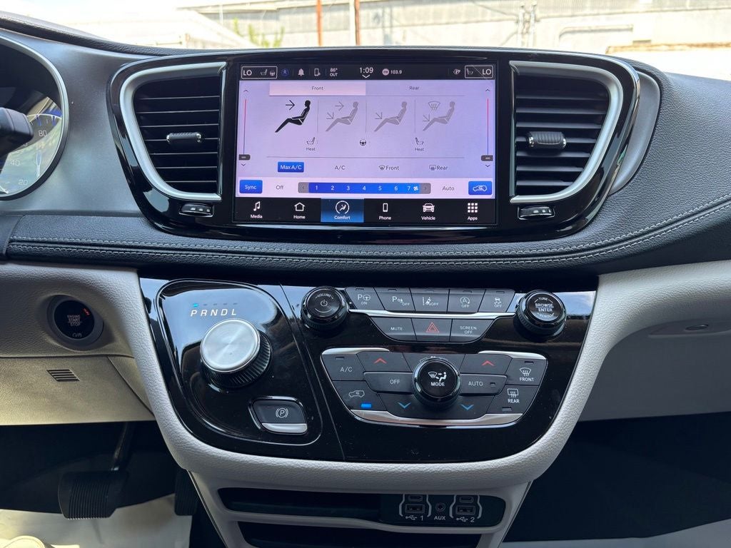 2024 Chrysler Pacifica Touring L - Photo 27