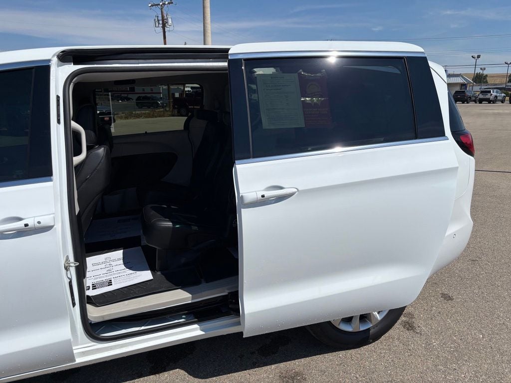 2024 Chrysler Pacifica Touring L - Photo 35