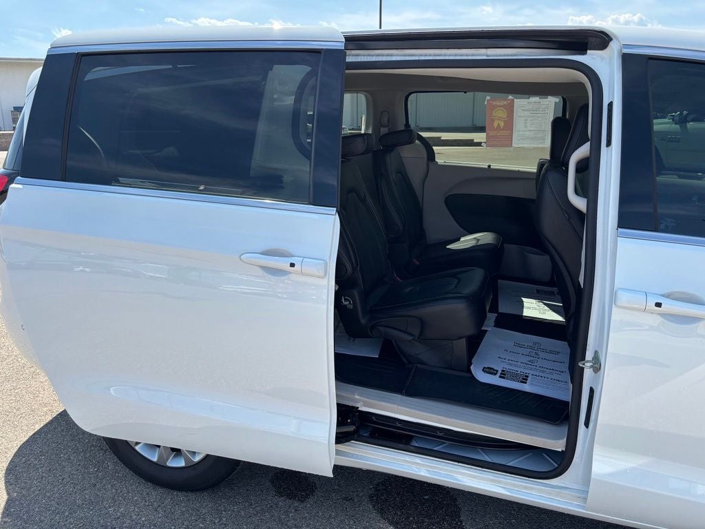 2024 Chrysler Pacifica Touring L - Photo 41