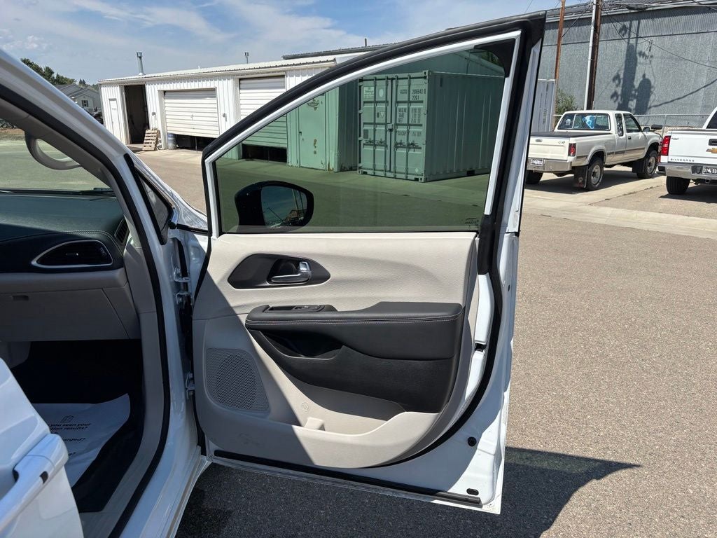 2024 Chrysler Pacifica Touring L - Photo 43
