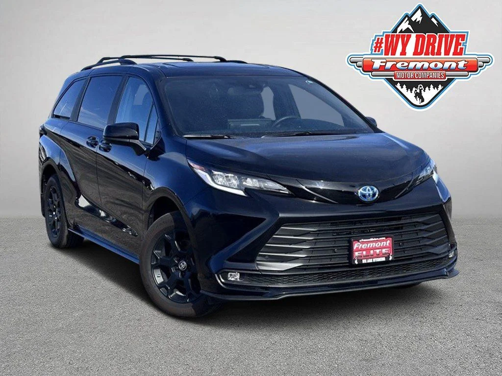 2025 Toyota Sienna Woodland Edition Hybrid AWD's photo