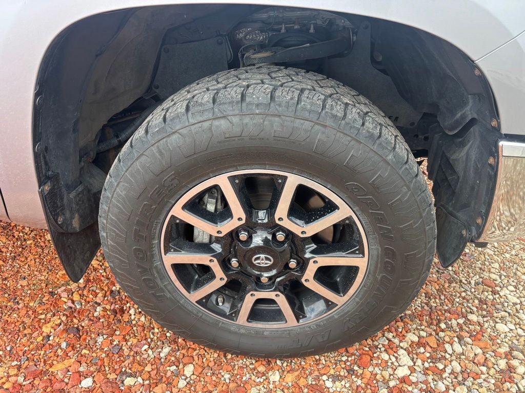 2017 Toyota Tundra SR5 5.7L V8