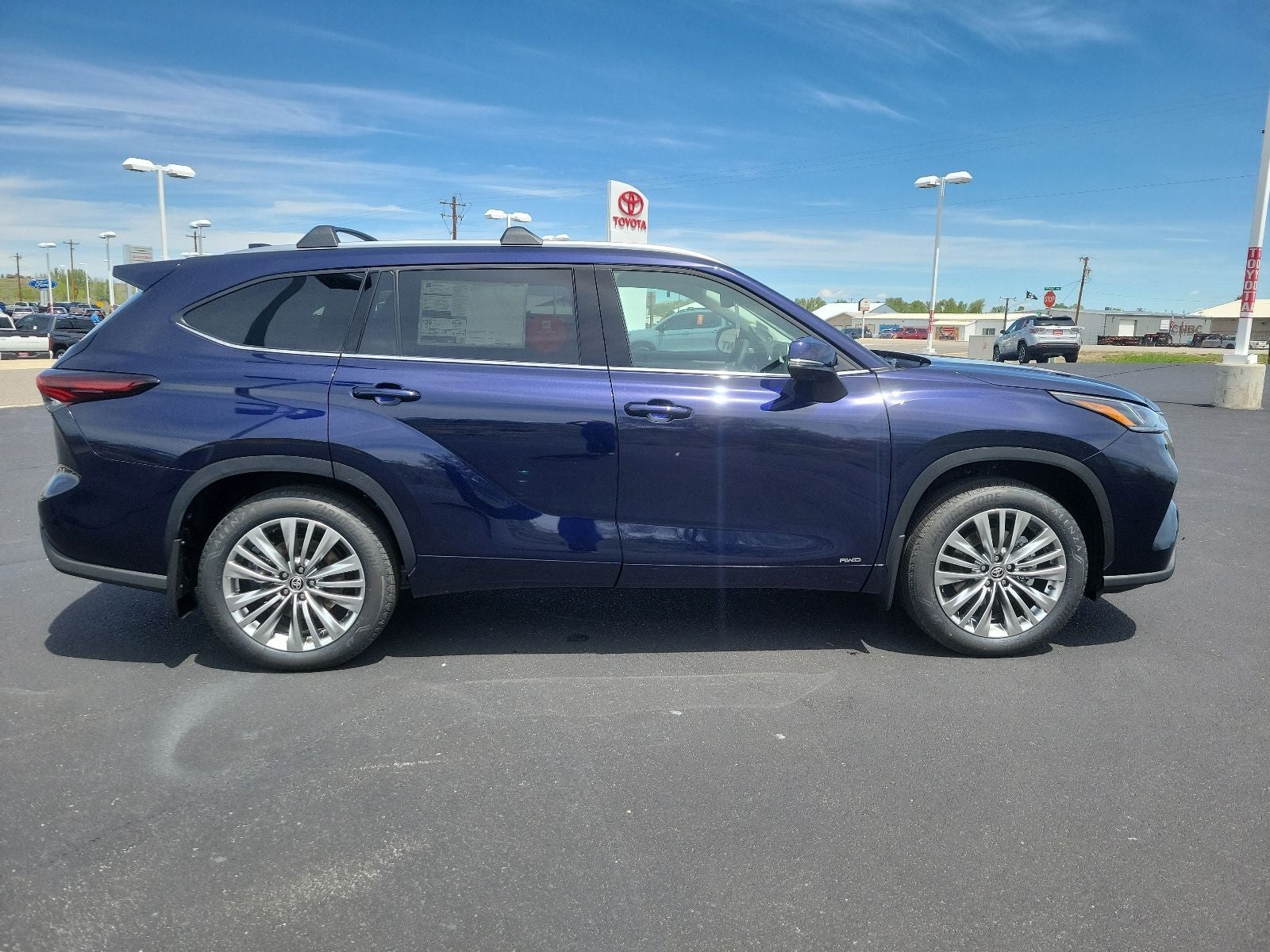 2026 Toyota Highlander Hybrid Platinum