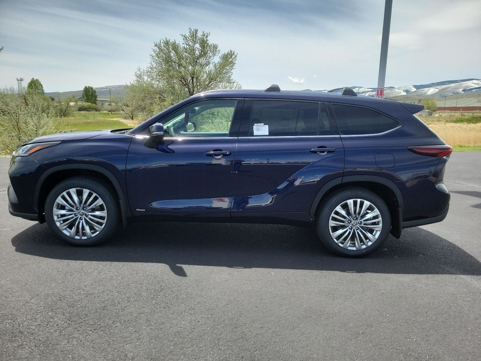 2026 Toyota Highlander Hybrid Platinum