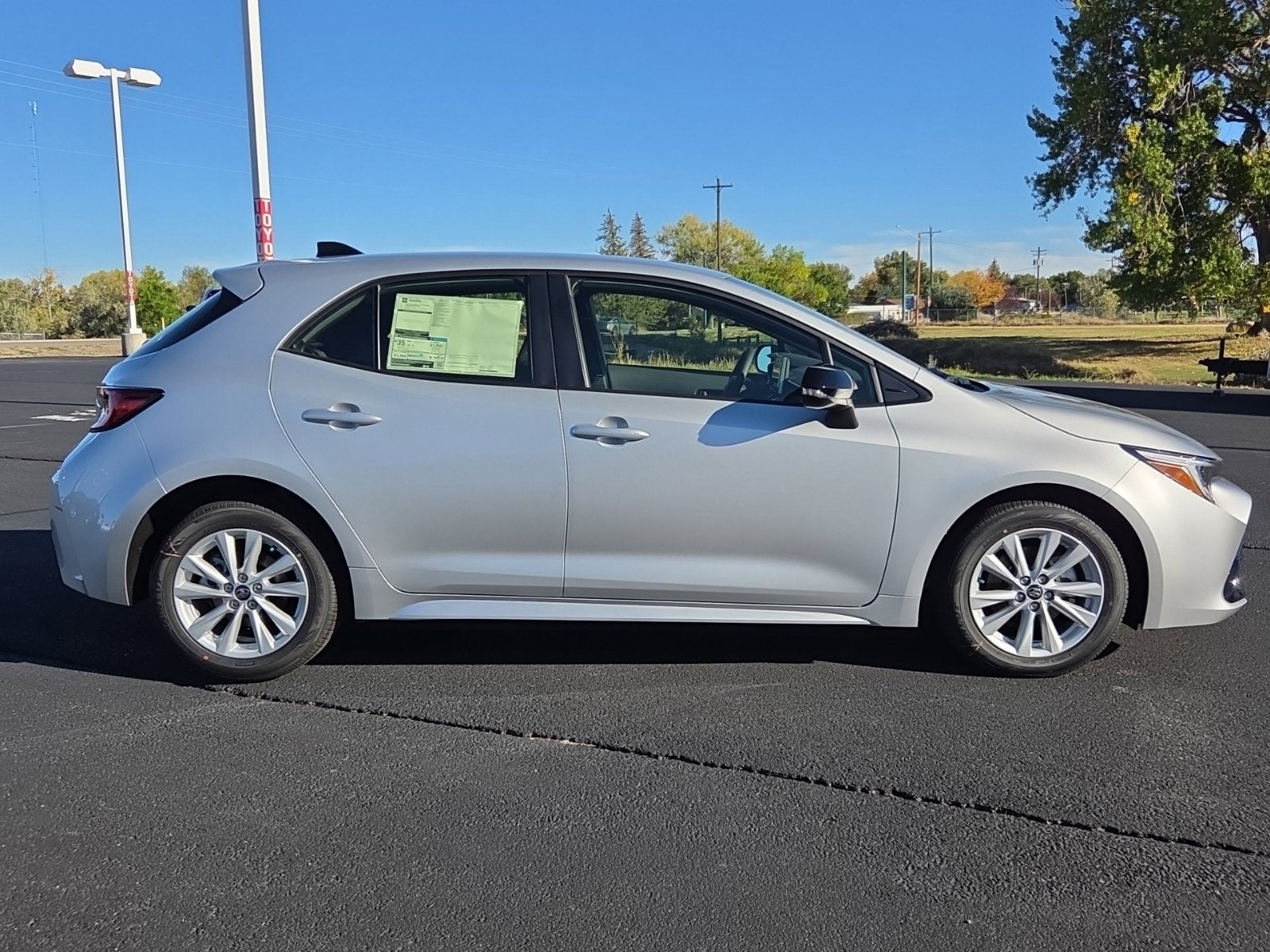 2027 Toyota Corolla Hatchback SE