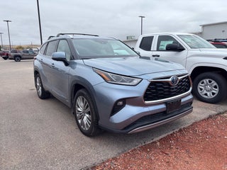 2023 Toyota Highlander Hybrid Platinum