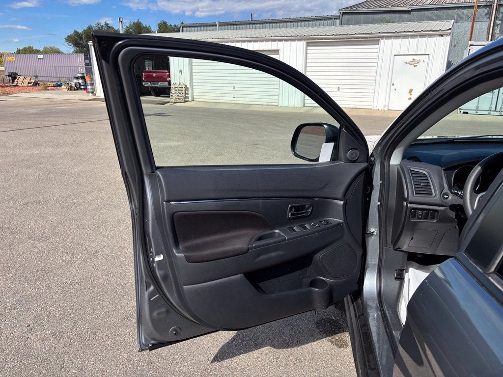 2025 Mitsubishi Outlander Sport ES - Photo 14