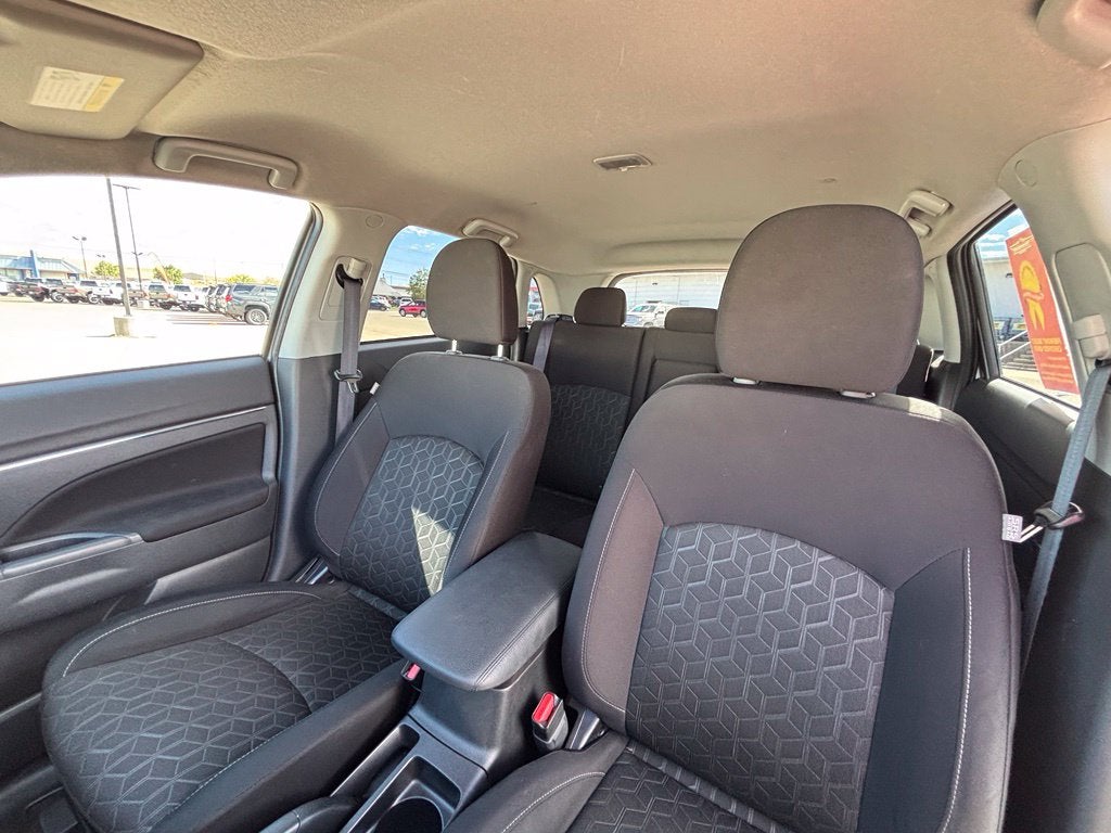 2025 Mitsubishi Outlander Sport ES - Photo 17