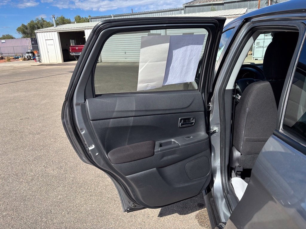2025 Mitsubishi Outlander Sport ES - Photo 34
