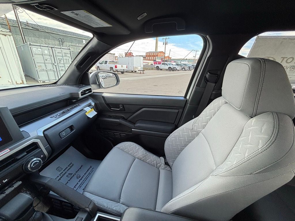 2025 Toyota Tacoma SR5 - Photo 21