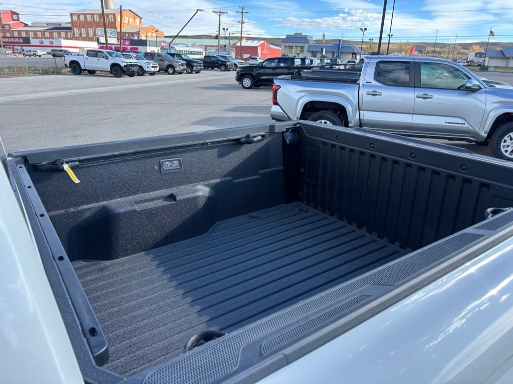 2025 Toyota Tacoma SR5 - Photo 8