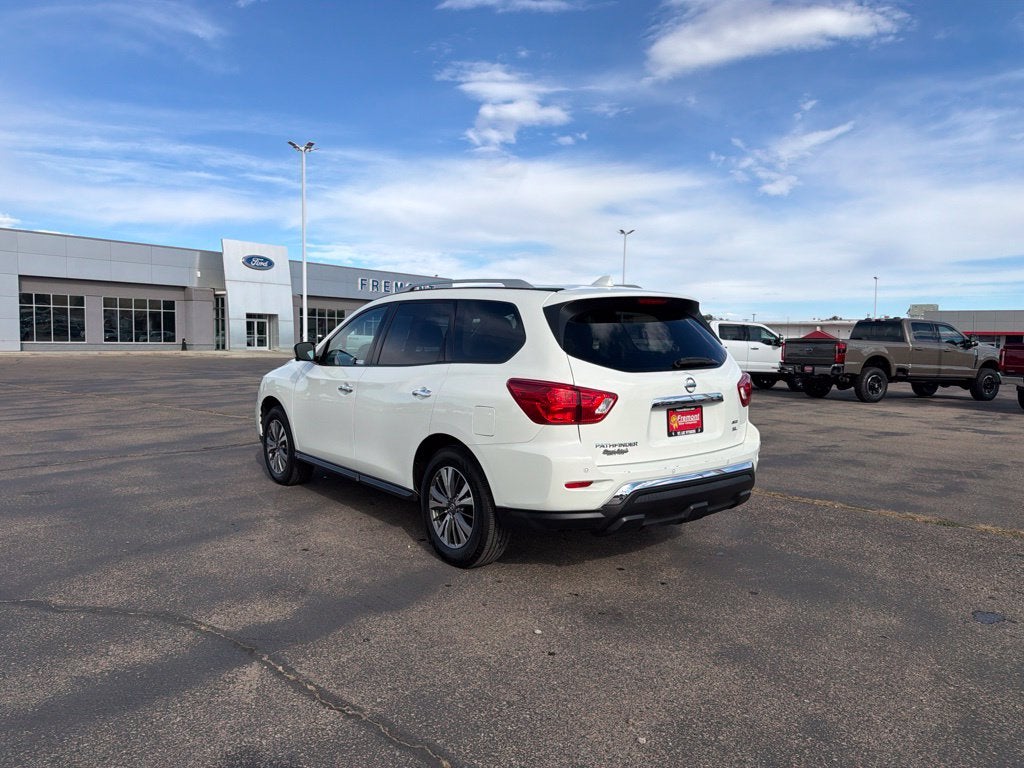 2020 Nissan Pathfinder SL